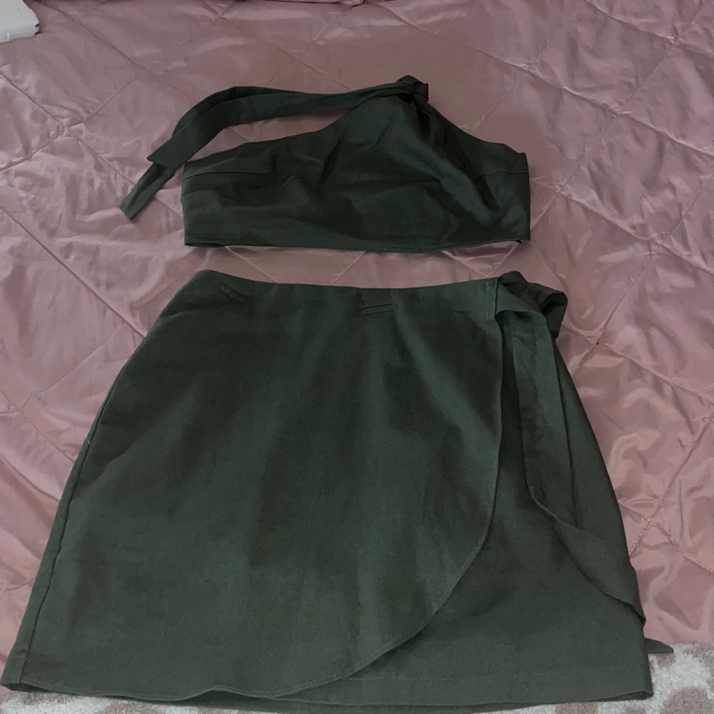 Two piece olive green showpo set